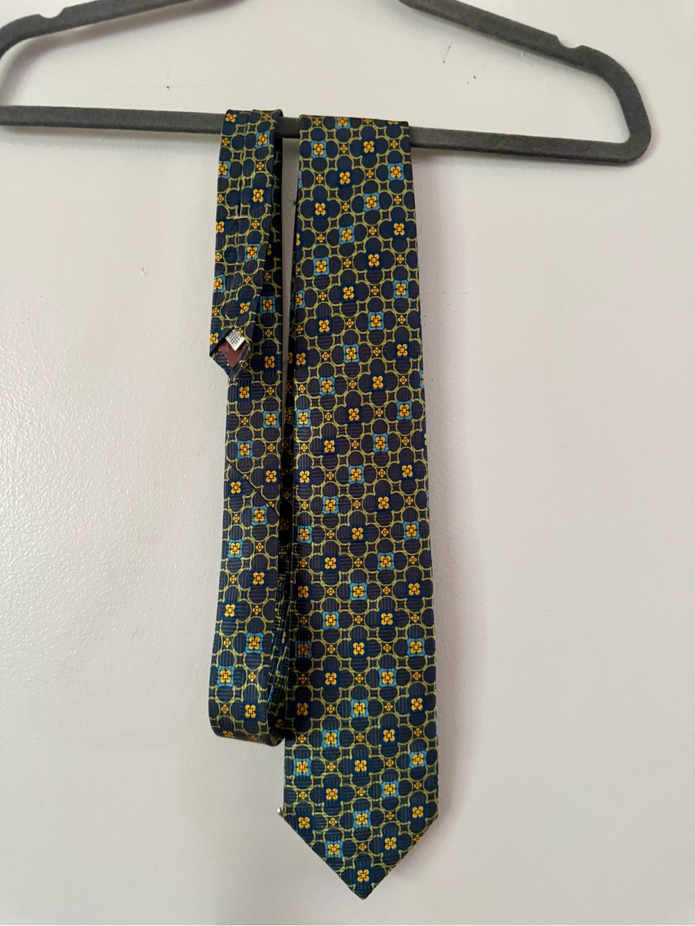 VTG XMI Men's Navy Blue Tie with Geometric Medallion Floral Pattern